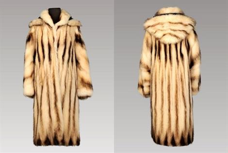 Blonde Fitch coat with detachable hood Size 8 Length 42</BR><font size="+2">$550.00<font>